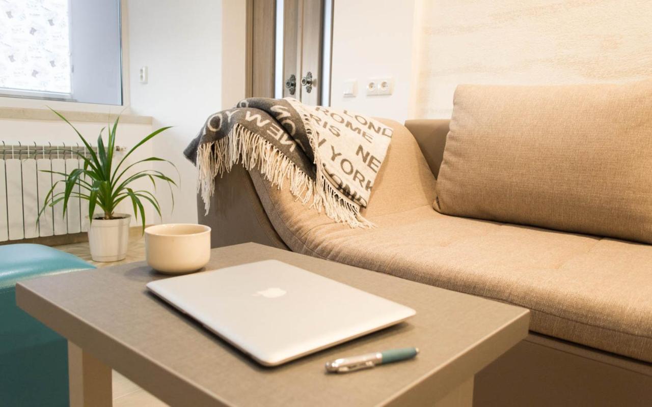 Cozy 2-Room Apartment On Zhvanetsky Boulevard Odesa Exterior photo